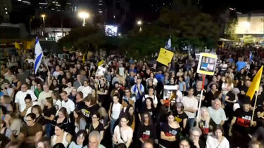 Familiares e apoiantes reúnem-se em Tel Aviv para exigir devolução dos corpos restantes em Gaza