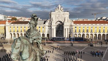 Cerimónias do 25 de Novembro: Imagens de drone mostram desfile militar em Lisboa 