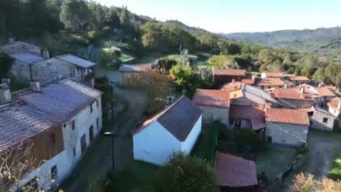 Póvoa Dão chegou a ter vida, mas hoje não passa de uma aldeia fantasma à venda por um valor milionário