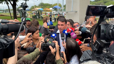 Bolsonaro recebe visita dos filhos na sede da Polícia Federal de Brasília