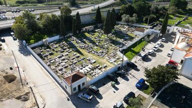 Medicina Legal faz perícias a corpos profanados em cemitério