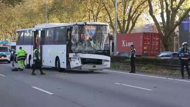 Colisão entre camião e autocarro provoca 16 feridos no Porto