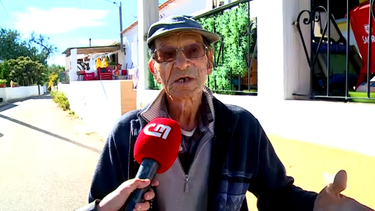 "Se não fosse a gatinha, morriam intoxicados": Vizinho da família desalojada em Silves afirma que gata salvou os quatro moradores