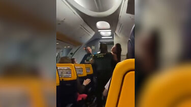 Lutadora de MMA é presa por agredir dois polícias durante um voo 