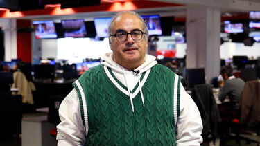 O jornalista Hugo Alves, da TV Guia, recorda alguns momentos da carreira e vida do ator Almeno Gonçalves, que morreu esta quinta-feira, aos 66 anos, vítima de cancro.