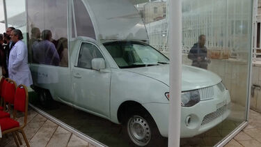 Papamóvel transformado em clínica móvel para crianças em Gaza   