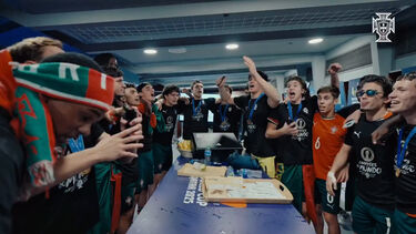 "Caminhando sem medo de errar": seleção de sub-17 canta música de Mariza após conquista do Mundial 