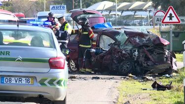 Colisão frontal entre dois carros faz quatro feridos em Olhão