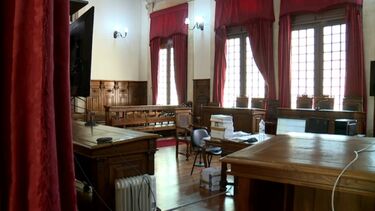 Tribunal absolve DJ e condena dois amigos por violarem jovem após atuação em discoteca de Coimbra