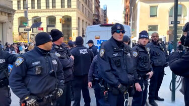 Protesto anti‑ICE em Manhattan termina com detenções e confrontos