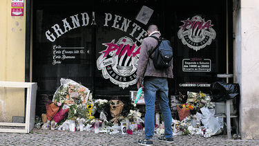 'Bairro do massacre' ainda de luto pela morte à porta da barbearia