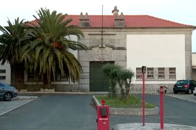 Nova intrusão na cadeia de Alcoentre. Suspeito deixa 29 telemóveis e uma corda