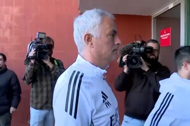 José Mourinho e plantel do Benfica estão a votar no Seixal