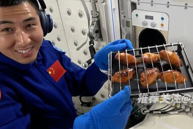 Astronautas chineses fazem o primeiro churrasco no espaço  