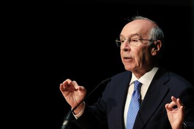 Marques Mendes divulga lista de 22 clientes e desafia candidatos a revelarem "conflitos de interesses"