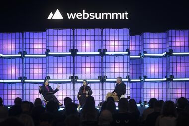 Ativistas bielorrussas apelam ao apoio de Portugal para imigrantes, no Web Summit, em Lisboa