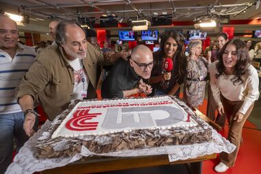 Aniversário da Correio da Manhã Rádio com bolo, música e anúncio de nova estrela