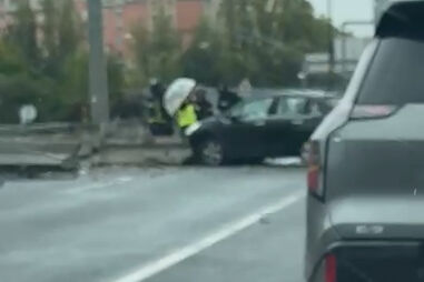 Acidente com pesado do Eixo-Norte Sul obriga ao corte do trânsito