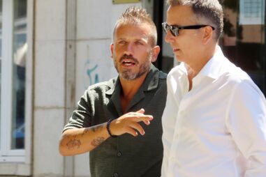 Dudu reúne-se com Toni e Marquinho para a partilha de bens