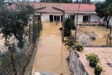 Casal de idosos morre em casa inundada em Fernão Ferro. Tinham botão de pânico que não conseguiram ativar