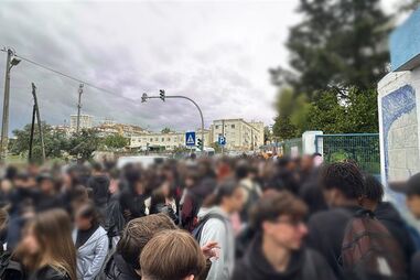 Manifestação de alunos encerra escola em São João da Talha