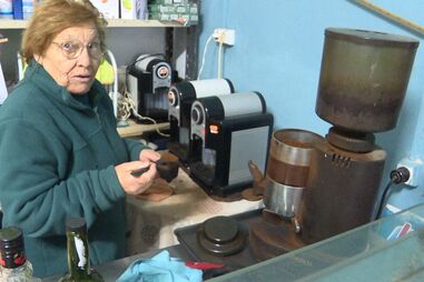 Vitorina Gomes ofereceu café e pantufas a idoso que estava perdido
