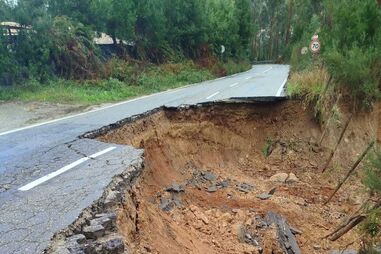 Derrocada interrompe circulação na EN 109-4, entre Espinho e Feira.
