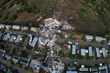 Destruíção em parque de campismo após passagem de tornado no Algarve