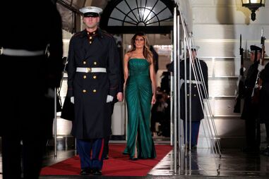 Melania Trump num vestido verde esmeralda num jantar de estado na Casa Branca