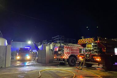 Chamas destroem parte de armazém de conserva de azeitona em Mirandela