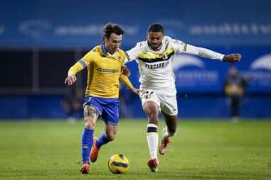 Famalicão elimina Estoril da Taça com golo madrugador e 'míssil' de Bondo