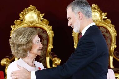 Felipe VI homenageia a mãe, a Rainha Sofia, num evento oficial