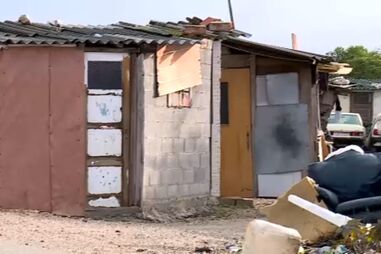 Ocupação ilegal: Dezenas de pessoas vivem em barracas na Baixa da Banheira  