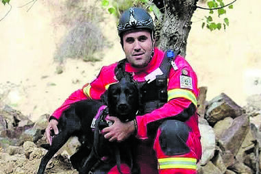 Cadela heroína dos bombeiros de São Pedro da Cova morre após homenagem
