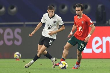 Mateus Mide e Furtado em jogo do Mundial sub-17, onde Portugal arrecadou prémios.
