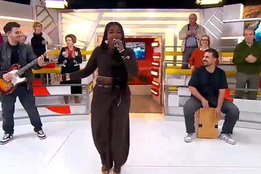 Soraia Ramos canta em direto no 'Manhã CM'