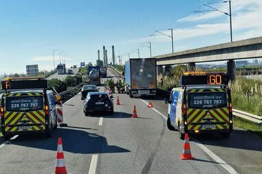 Colisão entre carro e camião provoca um ferido em Aveiro