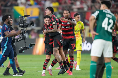Flamengo conquista Taça Libertadores de futebol pela quarta vez 
