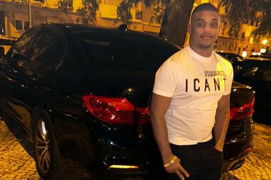 Bruno Balça junto ao carro que conduzia