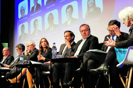 Luís Santana, CEO da Medialivre (3º à direita), foi um dos oradores da conferência promovida pelo regulador dos media