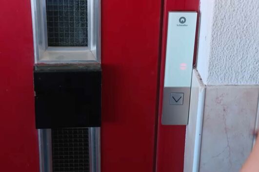 “Estamos aqui abandonados para um canto”: Moradores sentem-se presos em casa devido a elevadores avariados