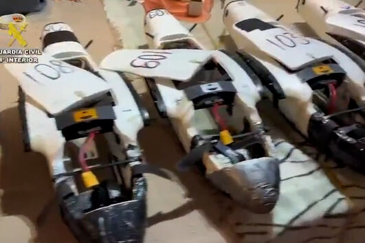 Polícia espanhola divulga imagens de operação que deteve nove suspeitos de tráfico de droga com drones em Gibraltar