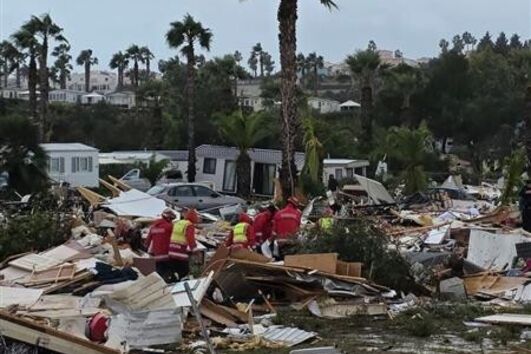Parque de Campismo de Albufeira destruído após passagem de tornado