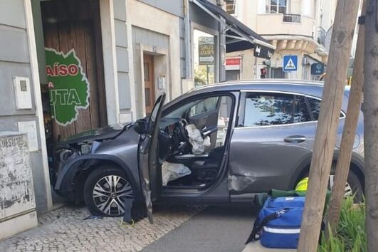 Condutora despista-se em Moscavide