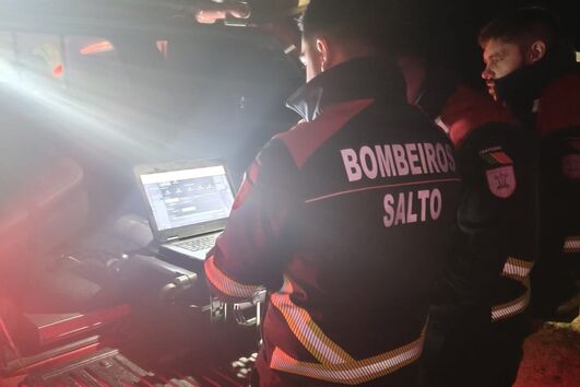 Bombeiros em operação de resgate de três pessoas no Gerês