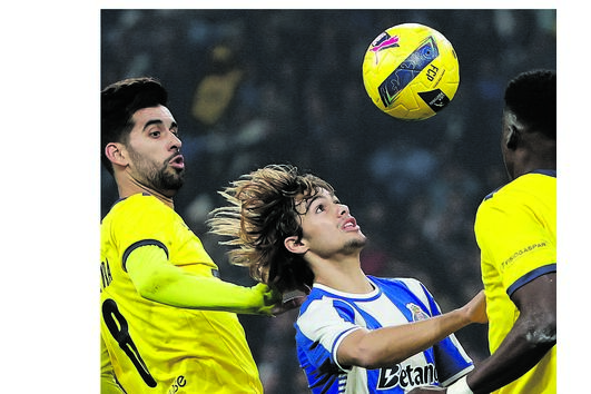 Mora saltou do banco a tempo de ser a estrela do jogo