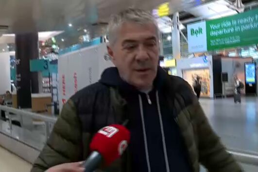 "O que seria de nós sem o Correio da Manhã logo pela manhã", diz Sócrates à chegada de Abu Dhabi