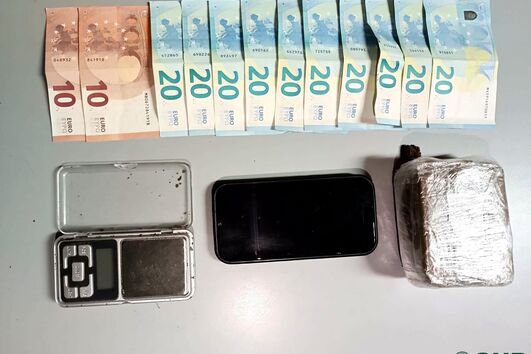 GNR apreendeu haxixe, telemóvel e dinheiro