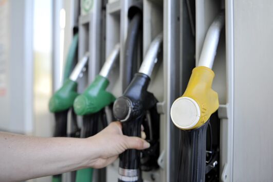 Abastecer em Espanha dá poupança de 11,5 euros num depósito de 50 litros de gasolina