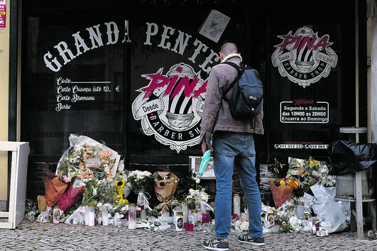 'Bairro do massacre' ainda de luto pela morte à porta da barbearia